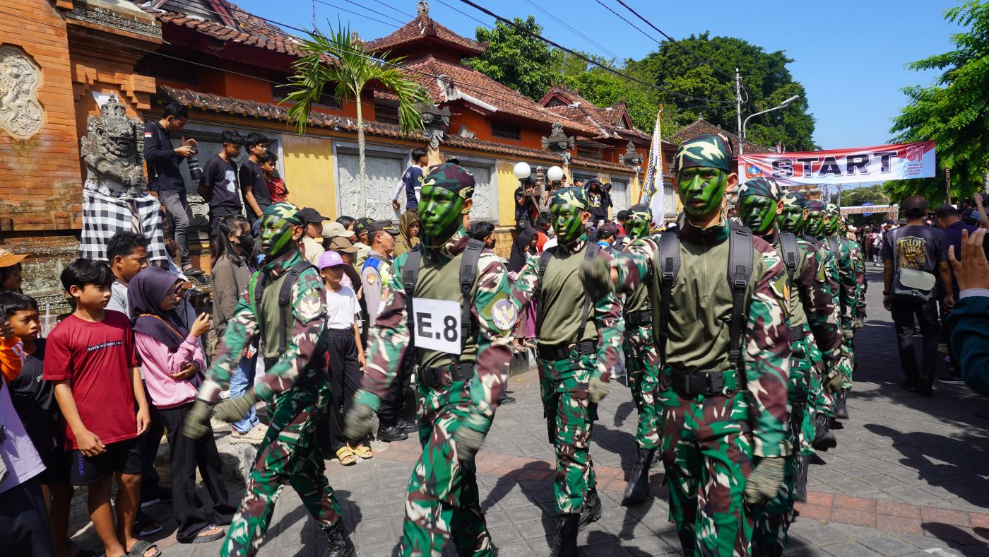 Semangat Kemerdekaan Menggema dalam Gerak Jalan MAN Karangasem