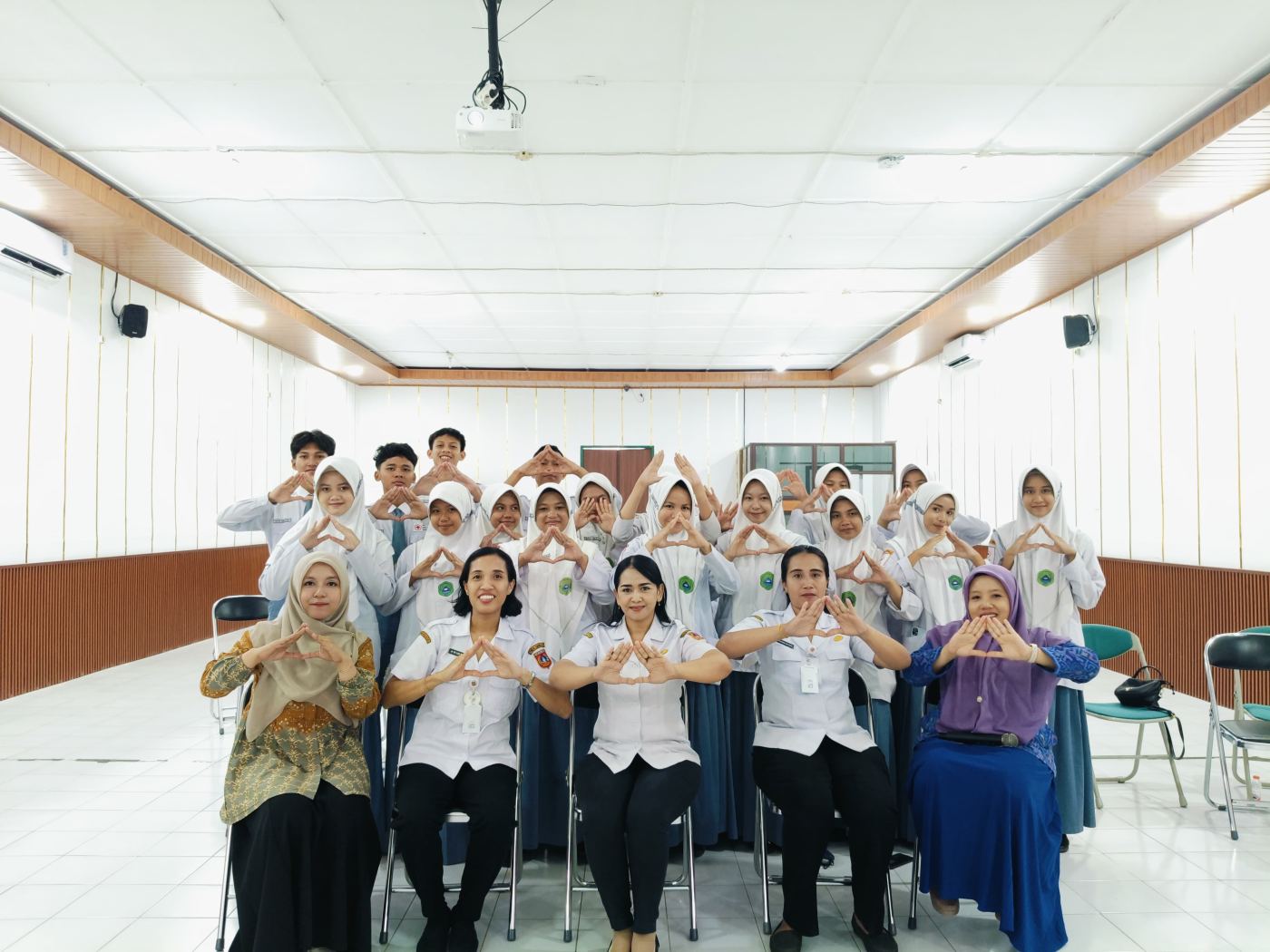 Saat Luka Tak Terlihat, PMR Mansaka Hadir untuk Mendengar