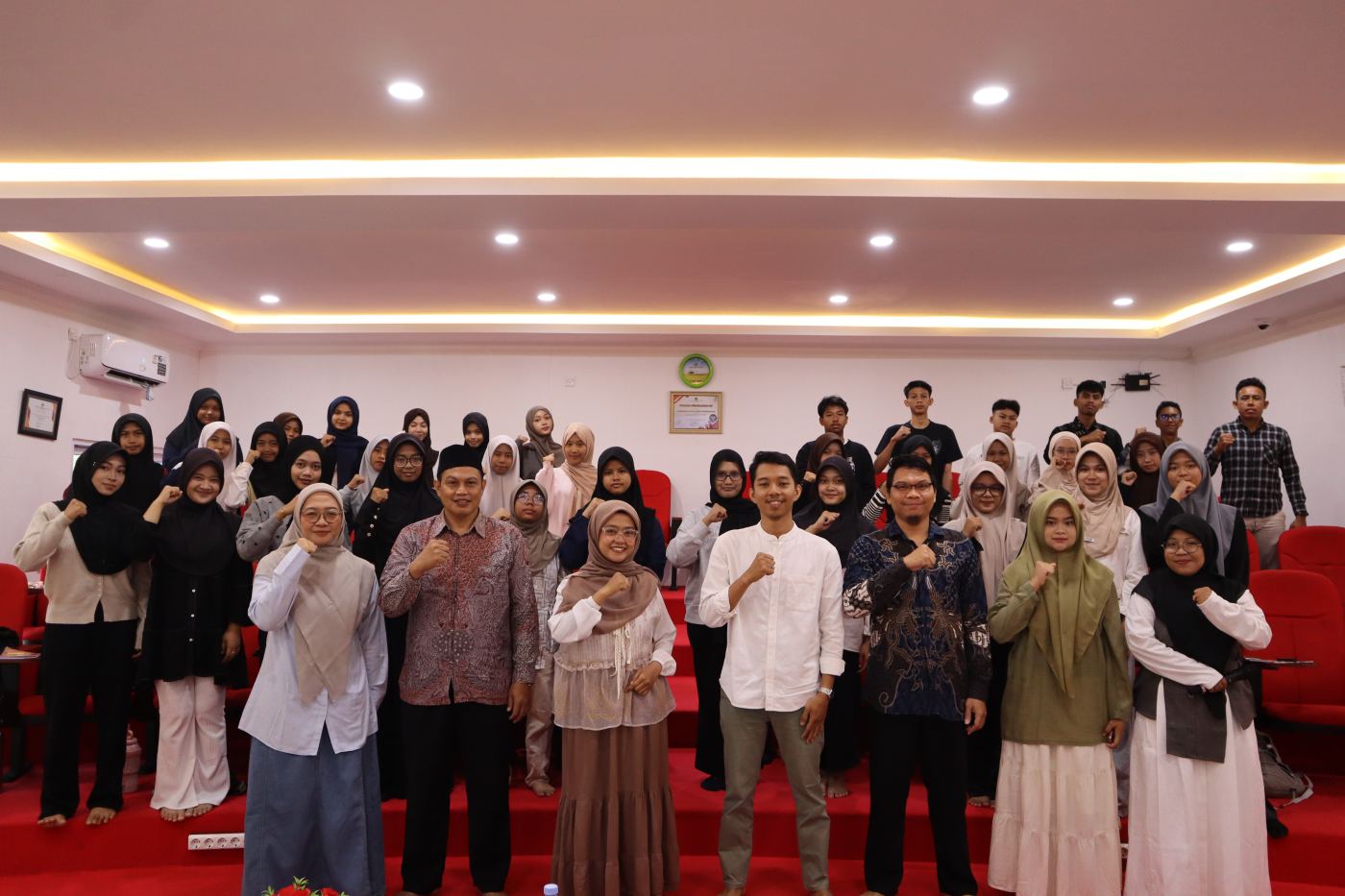 Seminar dan Workshop Jurnalis Muda Mansaka: Bekali Generasi Muda dengan Keterampilan Jurnalistik Digital